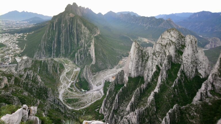 La mega fábrica de Tesla, su impacto y sus compromisos ambientales