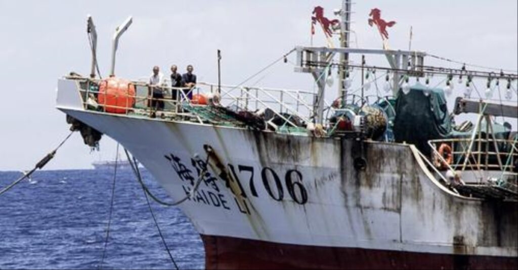 Ingresan a puertos peruanos barcos chinos con antecedentes por pesca ilegal y trabajo forzoso