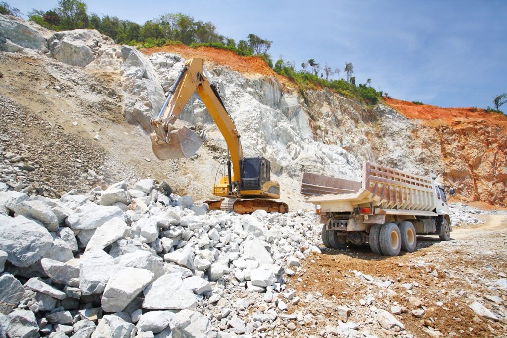 Extracción de recursos naturales para beneficio económico debe parar