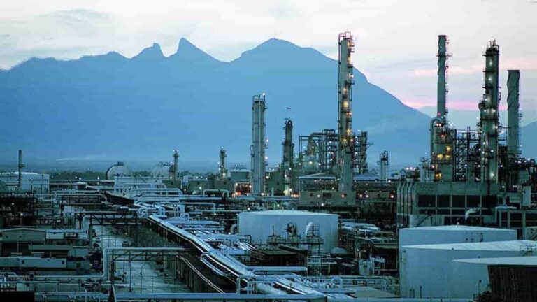 Interponen denuncia contra la Refinería de Cadereyta