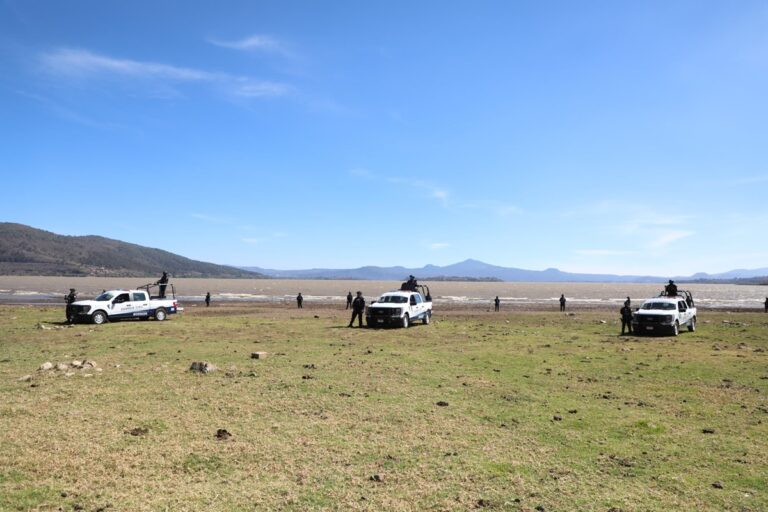 Montan operativo para evitar saqueo de agua en el Lago de Pátzcuaro