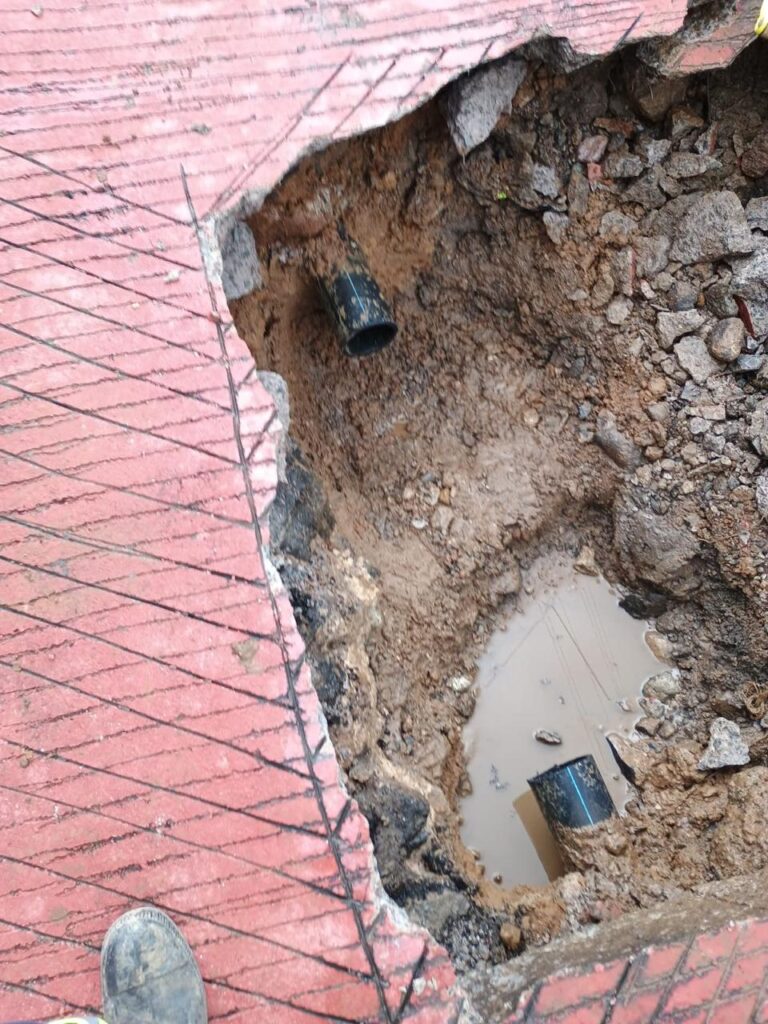 SACMEX realiza reparación de tubería en Gustavo A. Madero