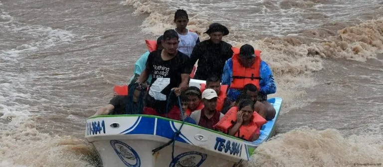 Más de 100.000 afectados en Centroamérica por “Sara”