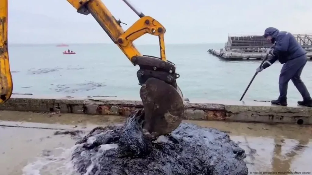El devastador efecto del vertido de petróleo en el Mar Negro
