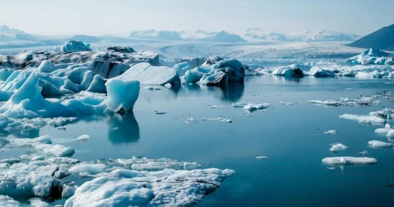 Océanos al límite: récord de calor y deshielo global