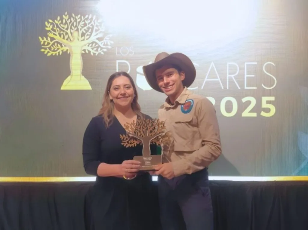 Los Bóscares premian al refugio Xolokali de AJEMEX, iniciativa ambiental dedicada al rescate del ajolote y la conservación de bosques nativos en México.