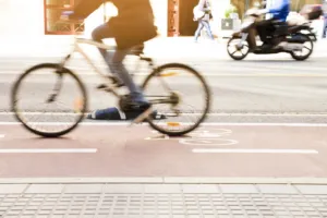 Alfredo Del Mazo Maza propone ruta hacia la movilidad urbana eléctrica