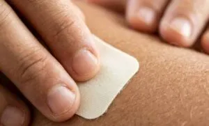 Científicos crean parche que elimina melanoma sin cirugía