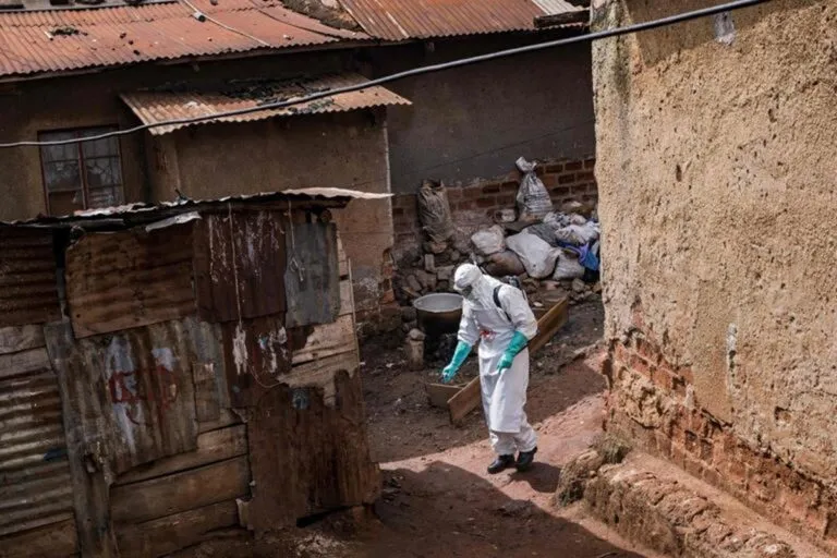 Por brote de ébola, México coordina con EU y Canadá protocolos para el Mundial
