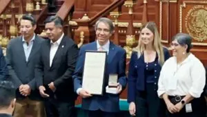 Profesor de posgrado, Medalla al Mérito en la Protección del Medio Ambiente