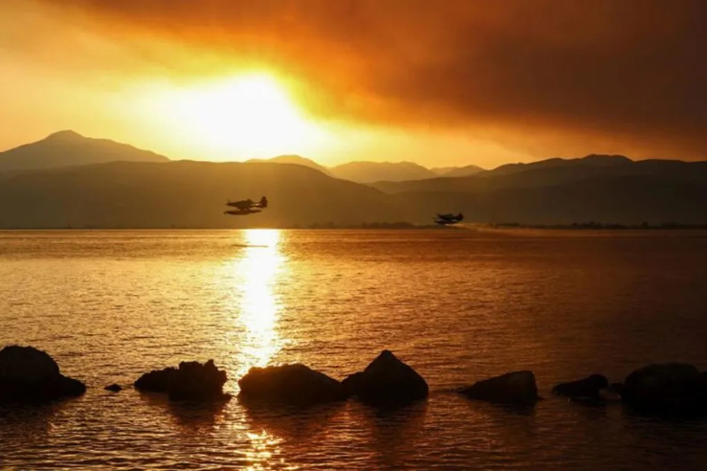 Grecia trata de combatir incendio en la isla de Eubea