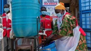 OMS lanza plan de más de 500 mdd para frenar brote de ébola en África