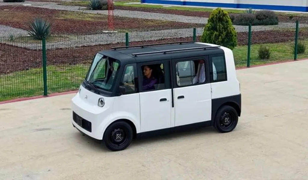 Presidenta Claudia Sheinbaum presenta el vehículo eléctrico Olinia 1