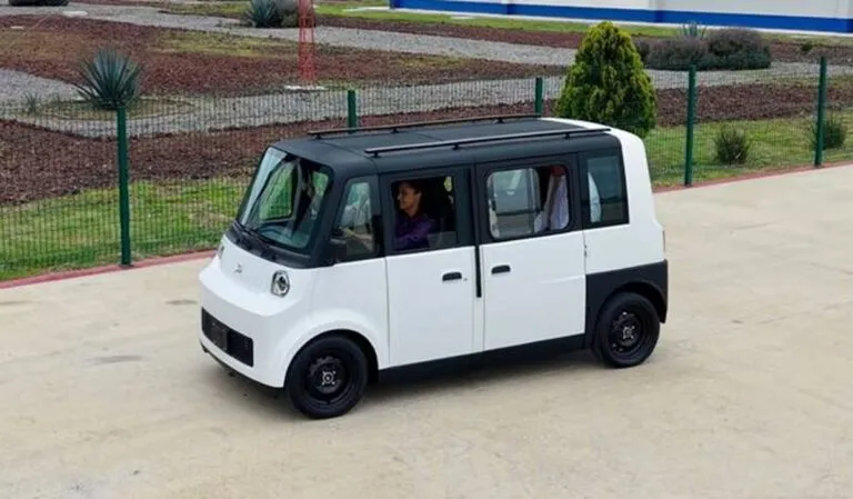 Presidenta Claudia Sheinbaum presenta el vehículo eléctrico Olinia 1