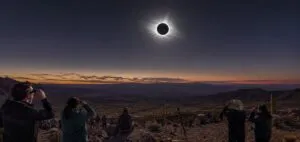 Un eclipse solar único iluminará el Atlántico en 2027