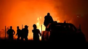 Incendios forestales afectan Portugal y Grecia en Europa
