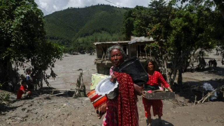 Alrededor de 10 mil familias de Nepal necesitan ayuda urgente: OMS