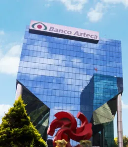 Banco Azteca consolida un modelo accesible para adultos mayores en México