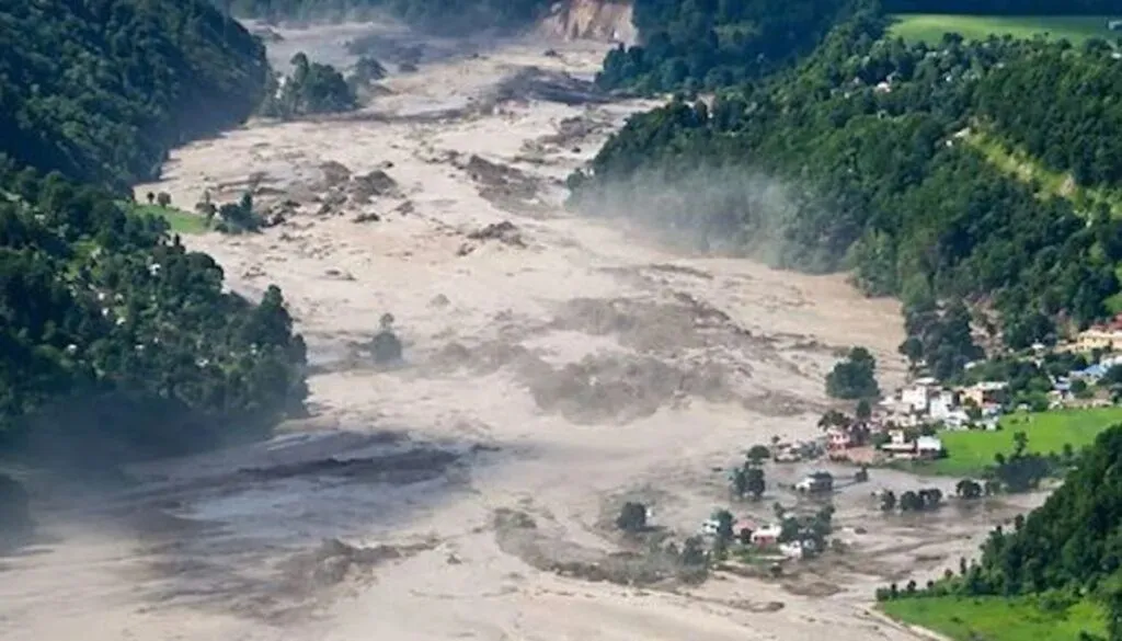 Reportan más de 390 muertos y alrededor de 1400 desaparecidos en Nepal