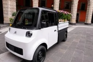 Sheinbaum presenta el minivehículo Olinia Carga
