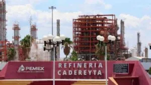 Colosio exige a Pemex transparentar origen de malos olores
