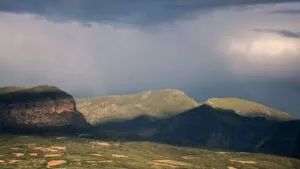 Frente frío en España desploma hasta 10 ºC las temperaturas y trae tormentas