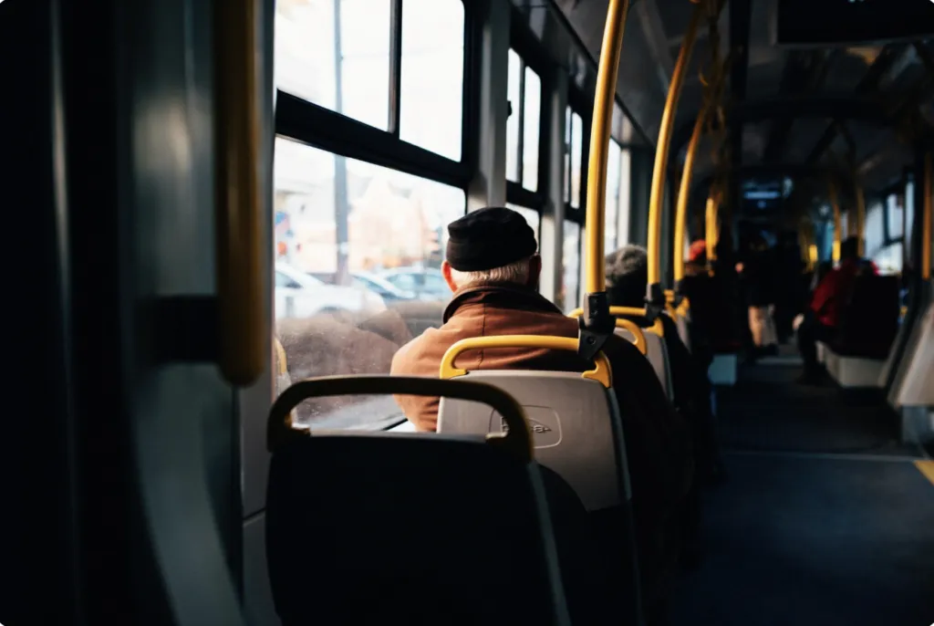 Alfredo Del Mazo Maza evalúa el transporte urbano ante eventos climáticos
