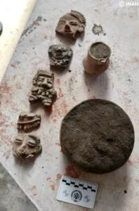 INAH recupera más de 90 piezas arqueológicas en playa de Colima 