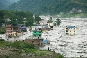 Nepal drenará cuatro lagos glaciares tras inundaciones que dejaron más de mil 400 muertos