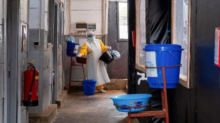 ONU denuncia la quema de un centro de tratamiento de ébola en el Congo